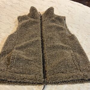 Dylan Sherpa Fleece Vest Size S.
